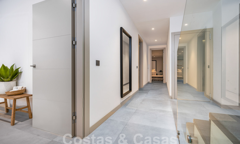 Moderne luxevilla te koop in een eigentijds bouwstijl, op loopafstand van Puerto Banus, Marbella 59630