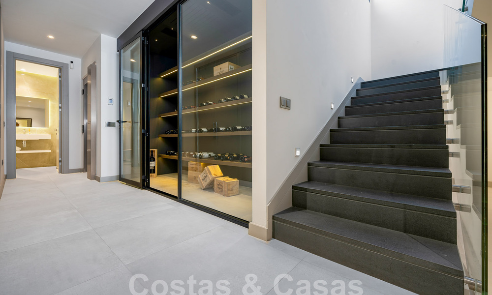 Moderne luxevilla te koop in een eigentijds bouwstijl, op loopafstand van Puerto Banus, Marbella 59641