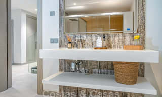 Moderne luxevilla te koop in een eigentijds bouwstijl, op loopafstand van Puerto Banus, Marbella 59643 