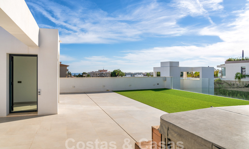 Moderne luxevilla te koop in een eigentijds bouwstijl, op loopafstand van Puerto Banus, Marbella 59648
