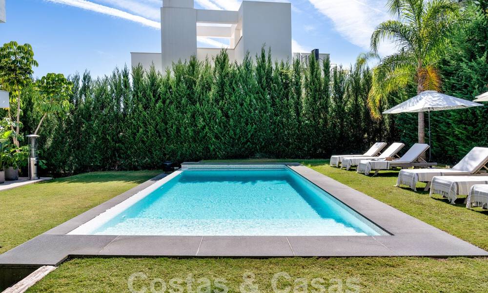 Moderne luxevilla te koop in een eigentijds bouwstijl, op loopafstand van Puerto Banus, Marbella 59650