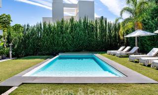Moderne luxevilla te koop in een eigentijds bouwstijl, op loopafstand van Puerto Banus, Marbella 59650 