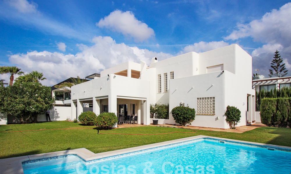 Te renoveren villa met veel potentieel te koop op enkele meters van het strand in een populaire zone van Marbella Oost 59701