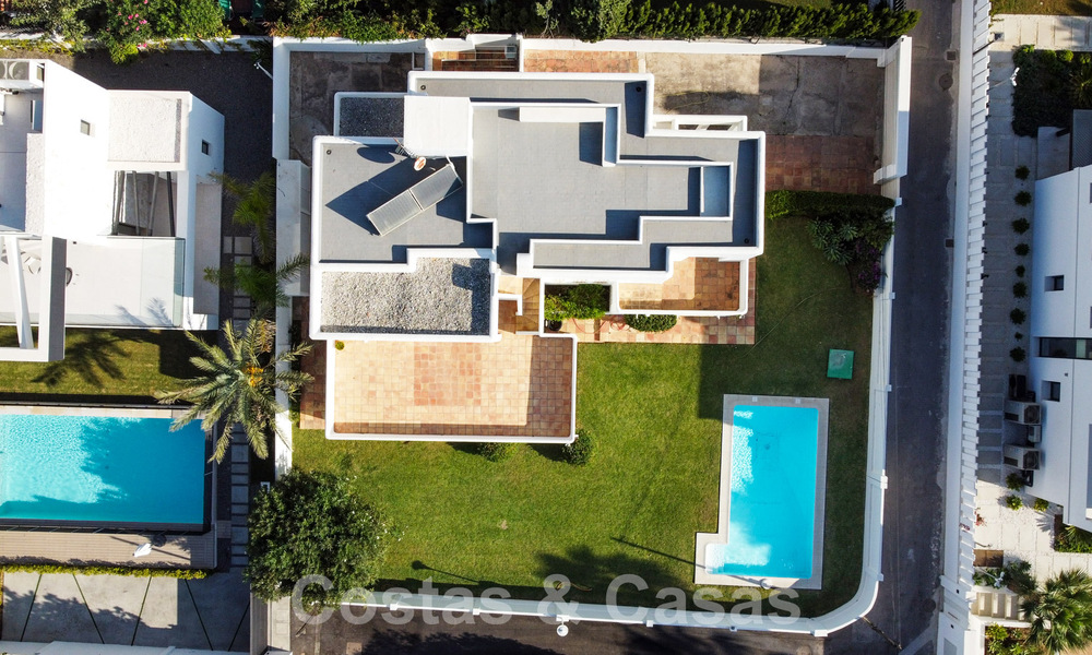Te renoveren villa met veel potentieel te koop op enkele meters van het strand in een populaire zone van Marbella Oost 59713