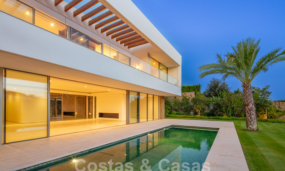 Instapklare, ultra-luxueuze designervilla te koop in een superieur golfresort aan de Costa del Sol 60164