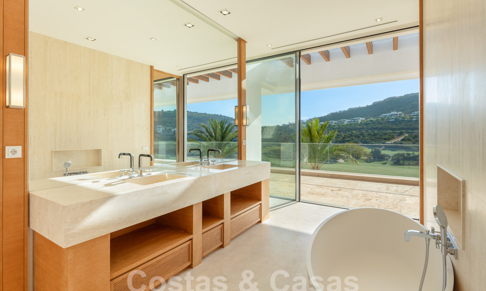 Instapklare, ultra-luxueuze designervilla te koop in een superieur golfresort aan de Costa del Sol 60176