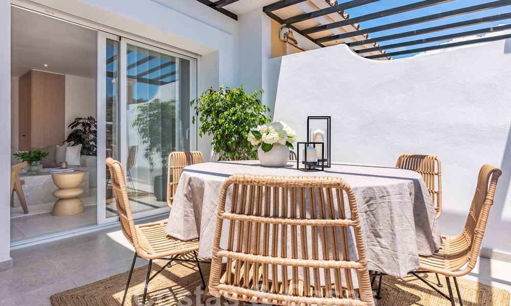 Modern gerenoveerd penthouse te koop met ruim terras en zeezicht in La Quinta golfresort, Benahavis - Marbella 60617