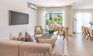 Modern gerenoveerd penthouse te koop met ruim terras en zeezicht in La Quinta golfresort, Benahavis - Marbella 60618 