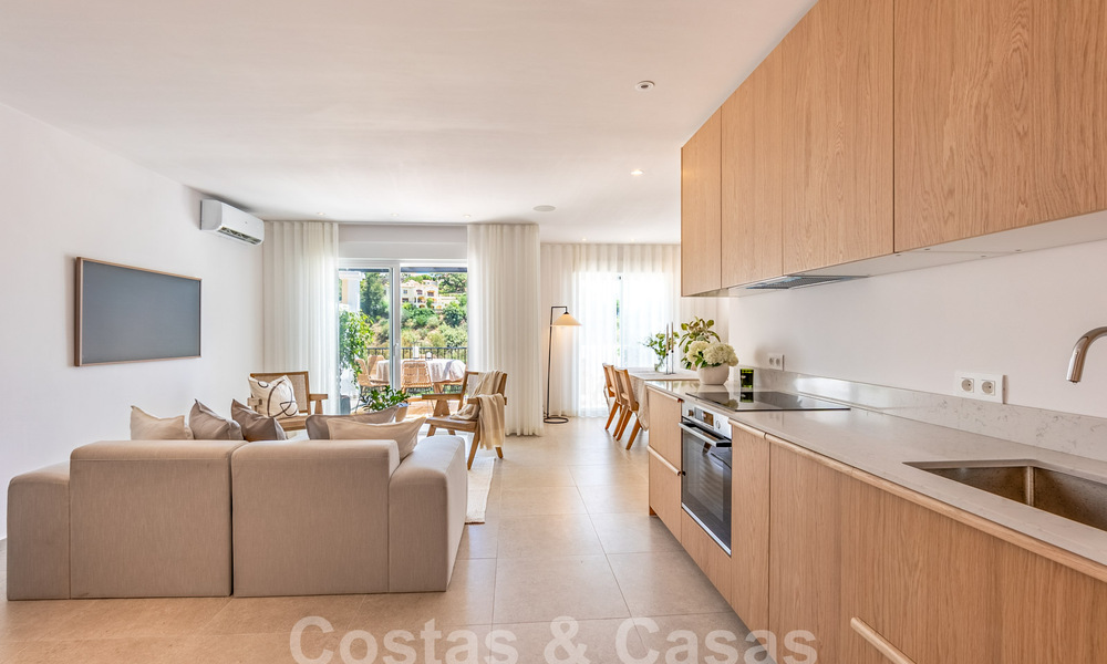 Modern gerenoveerd penthouse te koop met ruim terras en zeezicht in La Quinta golfresort, Benahavis - Marbella 60621