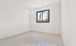 Modern penthouse met zeezicht en privézwembad te koop i/e innovatief lifestyle-complex in Benalmadena, Costa del Sol 60905 
