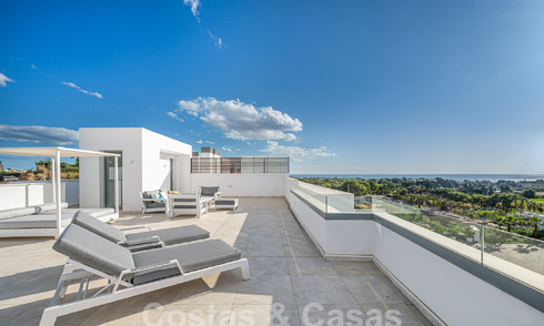 Instapklaar! Modern, luxueus penthouse te koop direct aan de golfbaan, met zee- en golfzicht, Oost-Marbella 62263