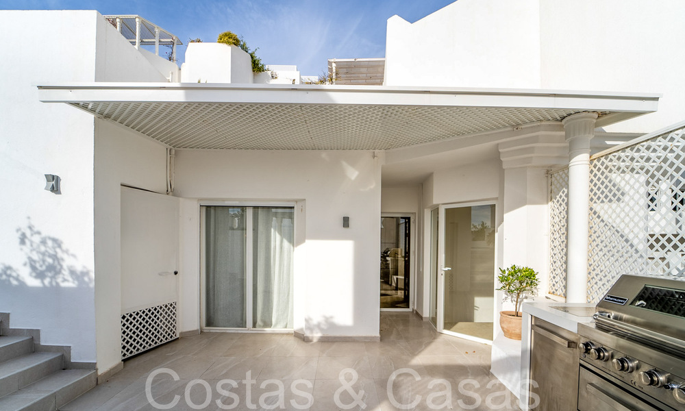 Exclusief penthouse met privézwembad en panoramisch zeezicht te koop in een Mediterraan complex op Marbella’s Golden Mile 63926