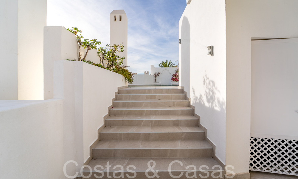 Exclusief penthouse met privézwembad en panoramisch zeezicht te koop in een Mediterraan complex op Marbella’s Golden Mile 63930