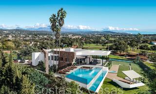 Geavanceerde designervilla te koop direct aan de golfbaan in een eersteklas golfresort het gebied van Sotogrande - San Roque, Costa del Sol 63997 