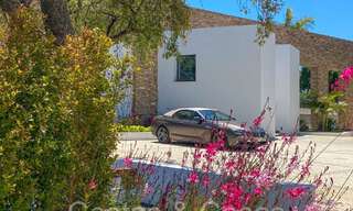 Geavanceerde designervilla te koop direct aan de golfbaan in een eersteklas golfresort het gebied van Sotogrande - San Roque, Costa del Sol 64004 