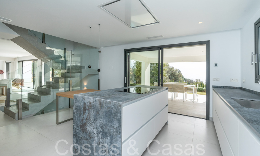 Instapklare, moderne luxevilla te koop met infinity zwembad in een exclusieve gated community in Benalmadena, Costa del Sol 64076