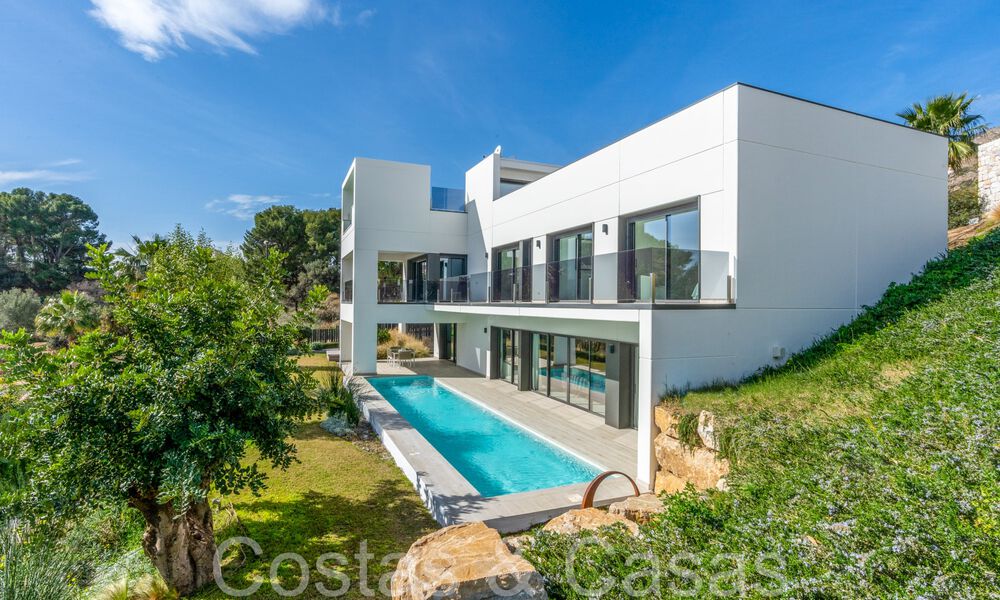 Instapklare, moderne luxevilla te koop met infinity zwembad in een exclusieve gated community in Benalmadena, Costa del Sol 64103