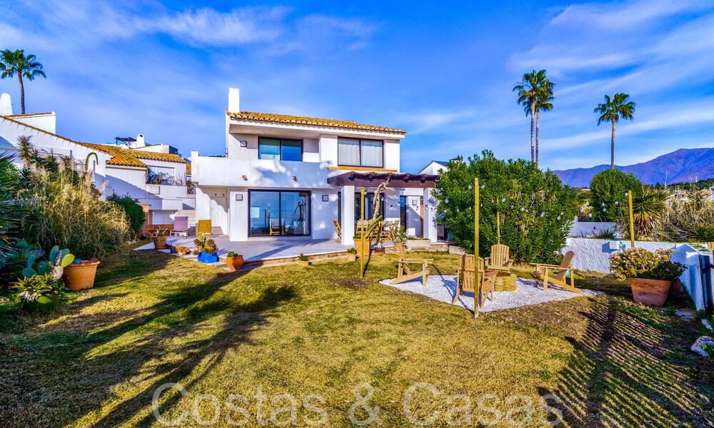 Mediterrane strandvilla te koop op eerstelijnsstrand nabij het centrum van Estepona 64015