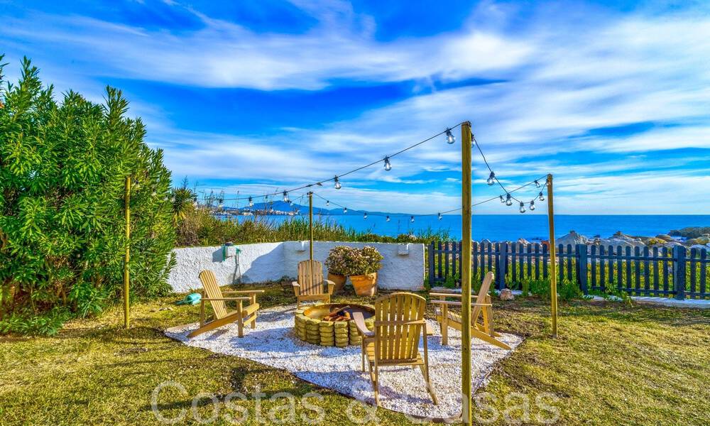 Mediterrane strandvilla te koop op eerstelijnsstrand nabij het centrum van Estepona 64017