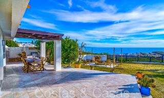 Mediterrane strandvilla te koop op eerstelijnsstrand nabij het centrum van Estepona 64019 