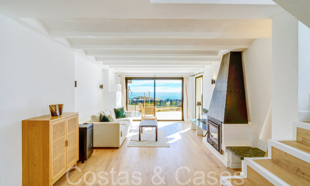 Mediterrane strandvilla te koop op eerstelijnsstrand nabij het centrum van Estepona 64028