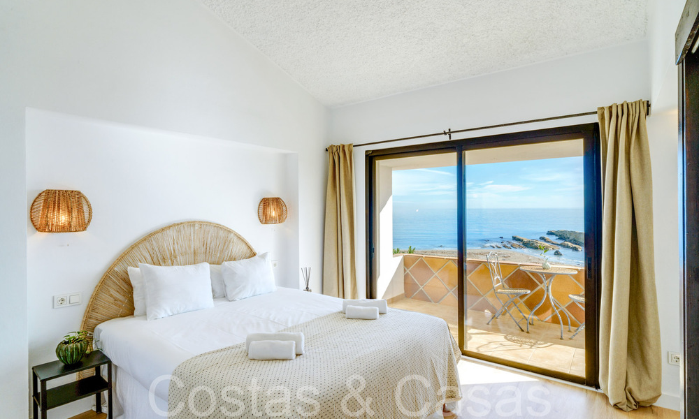 Mediterrane strandvilla te koop op eerstelijnsstrand nabij het centrum van Estepona 64038