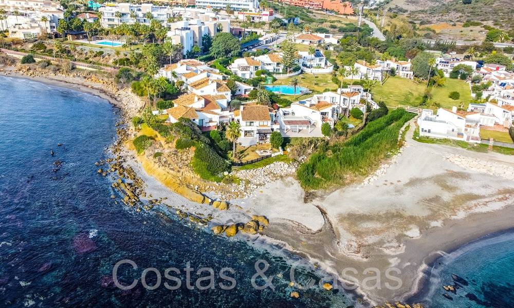 Mediterrane strandvilla te koop op eerstelijnsstrand nabij het centrum van Estepona 64058