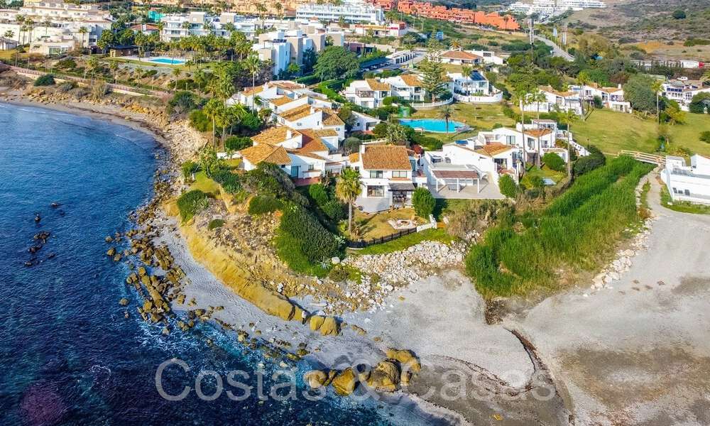Mediterrane strandvilla te koop op eerstelijnsstrand nabij het centrum van Estepona 64061