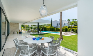 Superieure luxevilla met moderne bouwstijl te koop op een steenworp van de golfbanen van Nueva Andalucia’s golfvallei, Marbella 64202 
