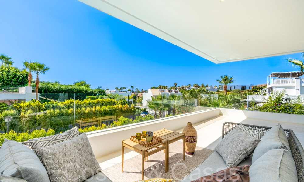 Superieure luxevilla met moderne bouwstijl te koop op een steenworp van de golfbanen van Nueva Andalucia’s golfvallei, Marbella 64211