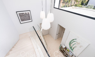 Superieure luxevilla met moderne bouwstijl te koop op een steenworp van de golfbanen van Nueva Andalucia’s golfvallei, Marbella 64213 