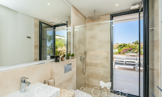 Superieure luxevilla met moderne bouwstijl te koop op een steenworp van de golfbanen van Nueva Andalucia’s golfvallei, Marbella 64215 