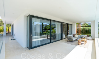 Superieure luxevilla met moderne bouwstijl te koop op een steenworp van de golfbanen van Nueva Andalucia’s golfvallei, Marbella 64223 