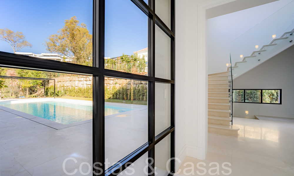 Instapklare, luxevilla met modern-Mediterraan design te koop in een populaire golfomgeving in Nueva Andalucia, Marbella 64244