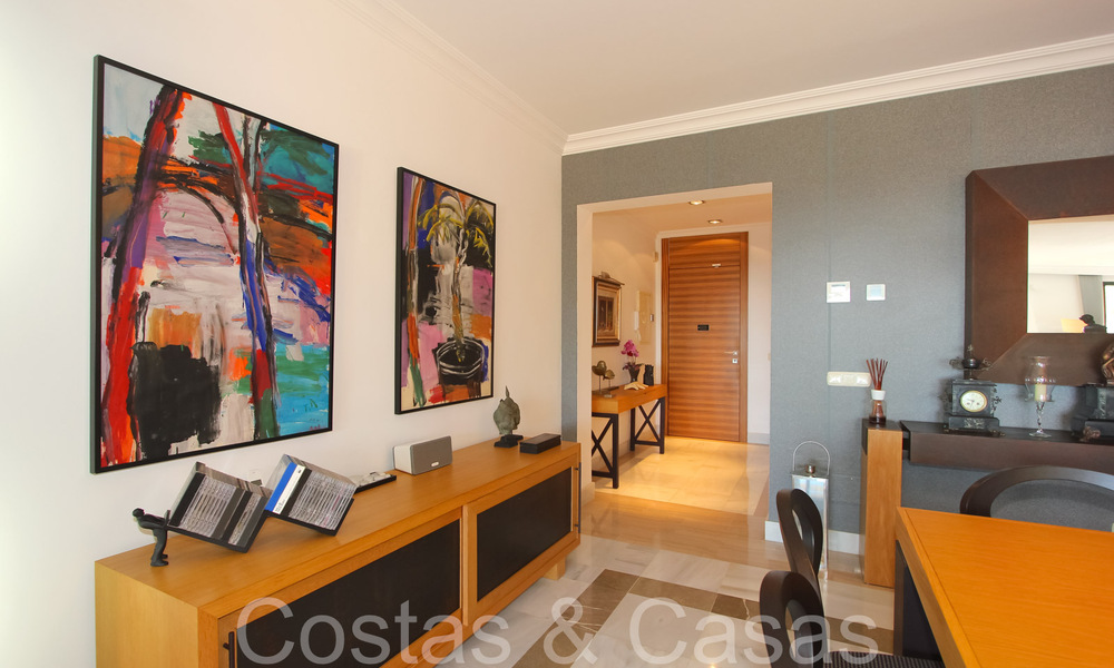 Instapklaar, ruim 3-slaapkamer penthouse te koop met magnifiek zeezicht in Benahavis - Marbella 64318