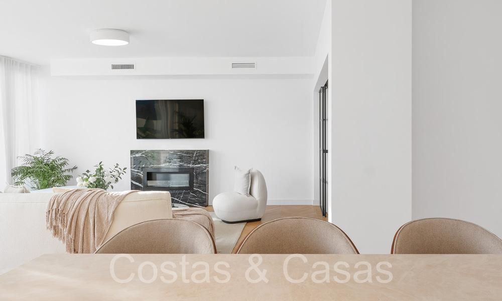 Verfijnd luxe appartement met meer-, berg- en zeezicht te koop in Nueva Andalucia, Marbella 64476