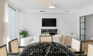 Verfijnd luxe appartement met meer-, berg- en zeezicht te koop in Nueva Andalucia, Marbella 64479 