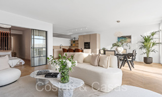 Verfijnd luxe appartement met meer-, berg- en zeezicht te koop in Nueva Andalucia, Marbella 64481 