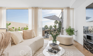 Verfijnd luxe appartement met meer-, berg- en zeezicht te koop in Nueva Andalucia, Marbella 64482 