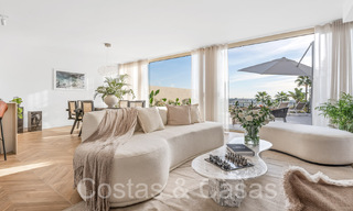 Verfijnd luxe appartement met meer-, berg- en zeezicht te koop in Nueva Andalucia, Marbella 64483 