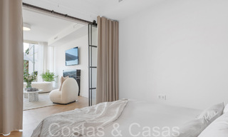 Verfijnd luxe appartement met meer-, berg- en zeezicht te koop in Nueva Andalucia, Marbella 64486 