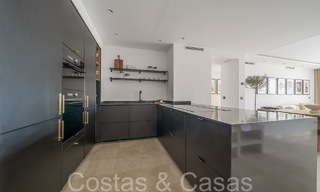 Charmant appartement te koop met panoramisch uitzicht op de vallei en zee in Nueva Andalucia, Marbella 64605 