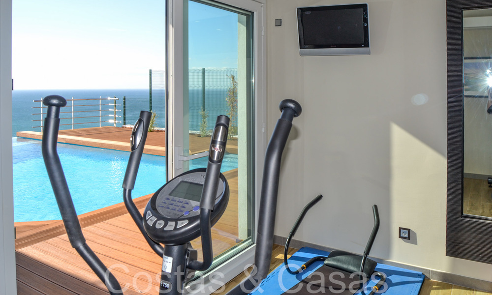 Luxueuze villa met moderne bouwstijl en adembenemend zeezicht te koop in Manilva, Costa del Sol 64982