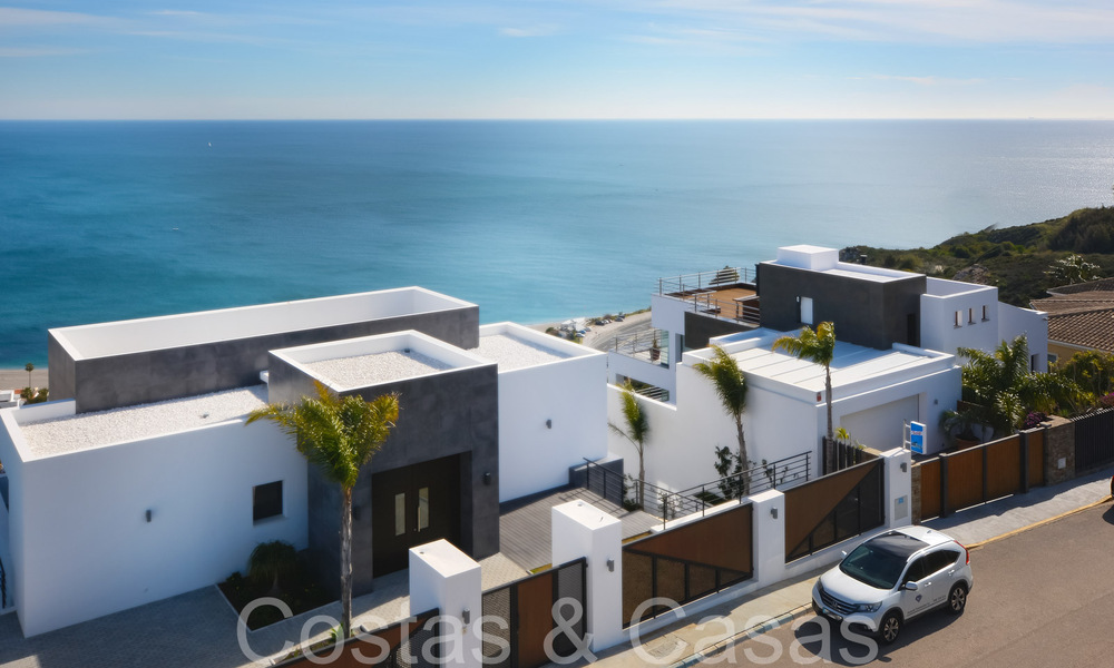 Luxueuze villa met moderne bouwstijl en adembenemend zeezicht te koop in Manilva, Costa del Sol 64986