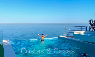 Luxueuze villa met moderne bouwstijl en adembenemend zeezicht te koop in Manilva, Costa del Sol 64997 