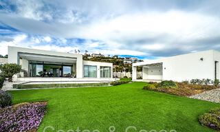 Architectonische luxevilla in een gated community met panoramisch zeezicht te koop in Marbella - Benahavis 65459 