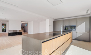 Nieuwe villa met moderne bouwstijl te koop in Nueva Andalucia’s golfvallei, Marbella 65890 