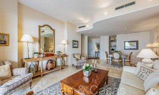 Ruim appartement te koop in een gated strandcomplex met onbelemmerd zeezicht ten oosten van Marbella centrum 66032 