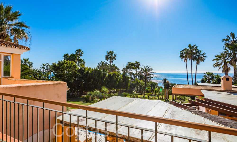 Andalusische villa direct aan het strand te koop, op de New Golden Mile tussen Marbella en Estepona 66255