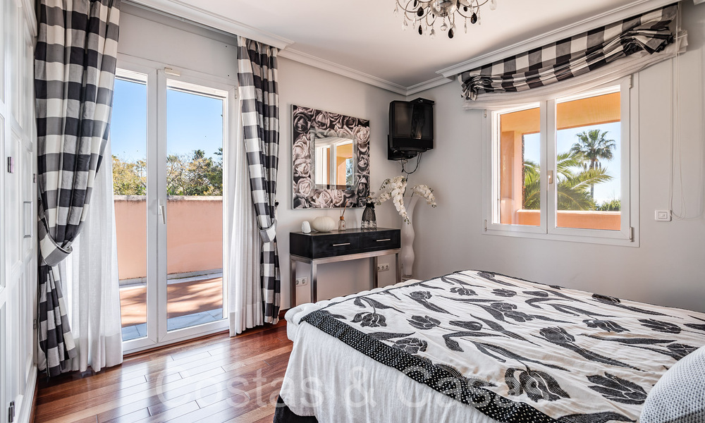 Andalusische villa direct aan het strand te koop, op de New Golden Mile tussen Marbella en Estepona 66270